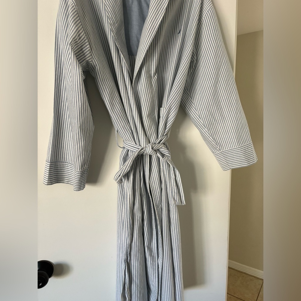 Nautica Blue and White Elegant Men’s Robe Large